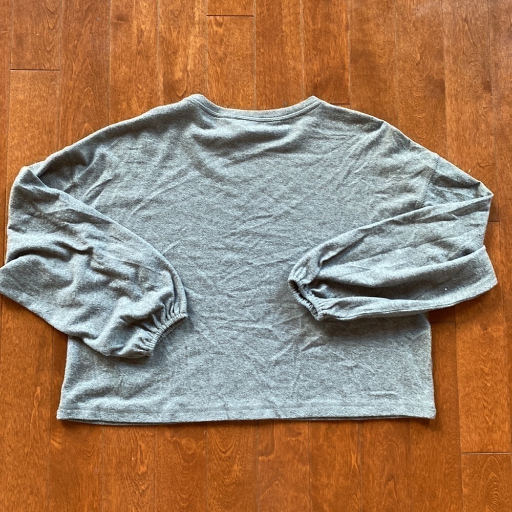 Elodie gray cropped sweater in size lrg. Gathered cuff. Cozy and soft. NWT - Picture 5 of 6